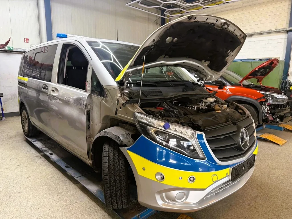 Mercedes Polizei Einsatzfahrzeug Instandsetzung Oberhausen